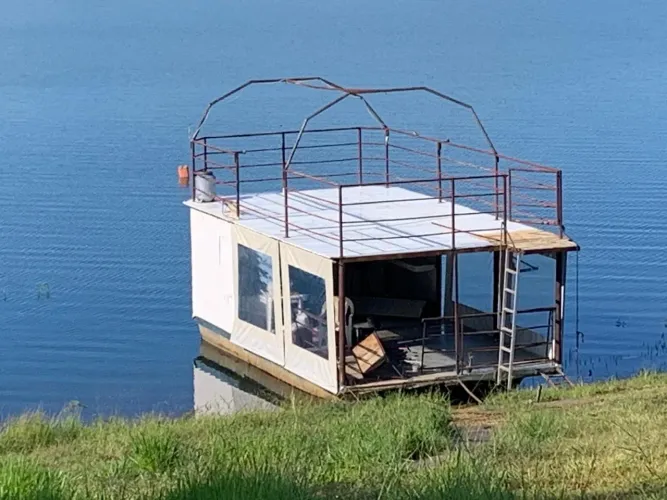 Vendo chalana construída sobre 2 barcos de alumínio para 30 passageiros