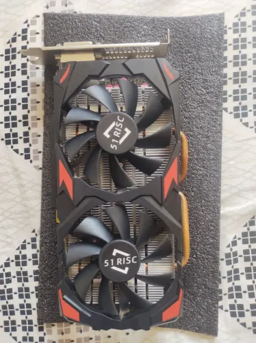 Placa de video rx 580 8 gb funcionando perfeitamente.