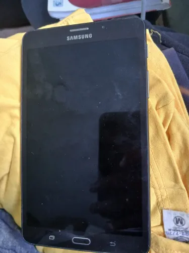 Vendo tablet Samsung quebrado para peça.