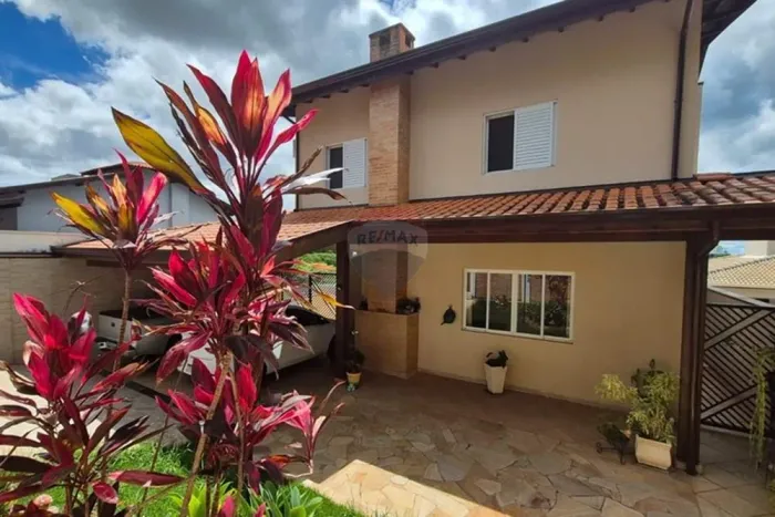 RE/MAX CASANOVA - ALUGA - CASA - SAN CONRADO - 3 QUARTOS - 1 SUÍTE - 487 M² TERRENO - CHUR