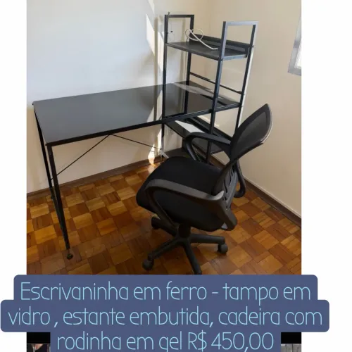 Escrivaninha c estante embutida em  ferro com tampo de vidro e cadeira com rodinha de gel 