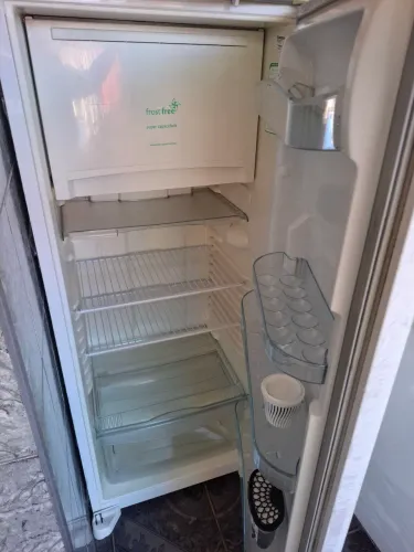 Geladeira Consul Frost Free Branca com Freezer Supercapacidade - 127V