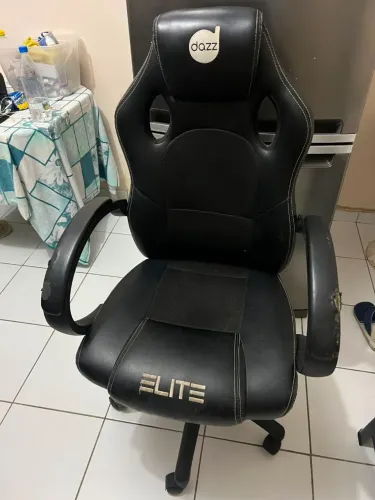 Cadeira gamer pouco usada,preço pra ir em bora logo(aceito trocas )