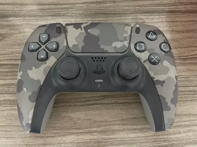 Controle de PS5 camuflado