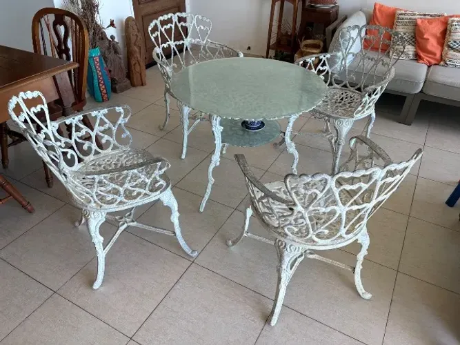 Conjunto de Mesa e Cadeiras em Alumínio para Áreas Externas