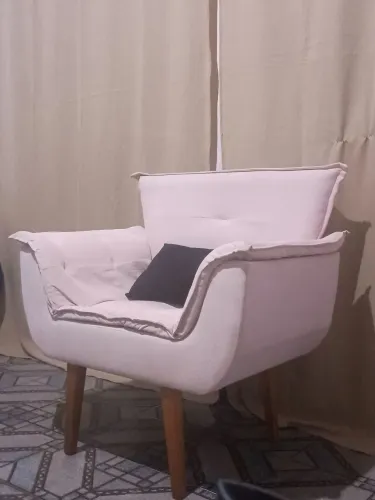 Vende-se uma poltrona