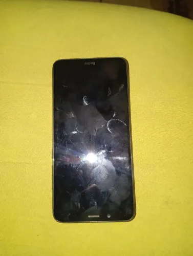 SMARTPHONE REDNI PARADO