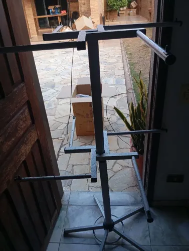 Pindurador/arara para cabide e roupas
