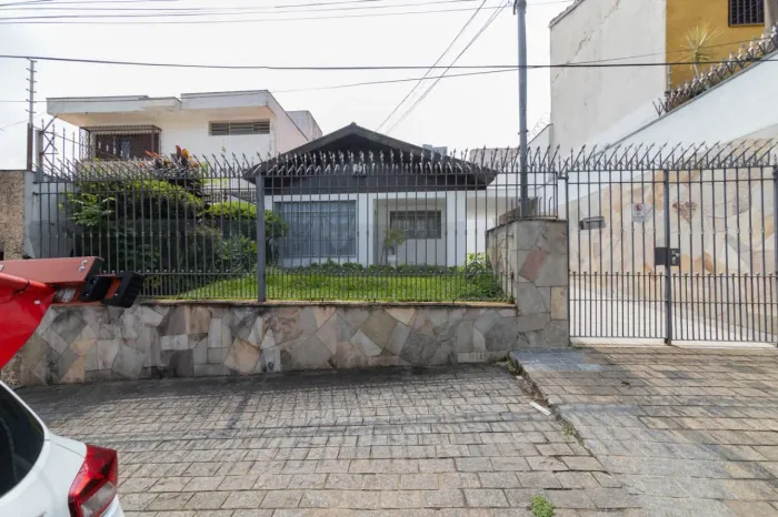 Casa comercial na Rua Palacete das Águias, 77  190 m²