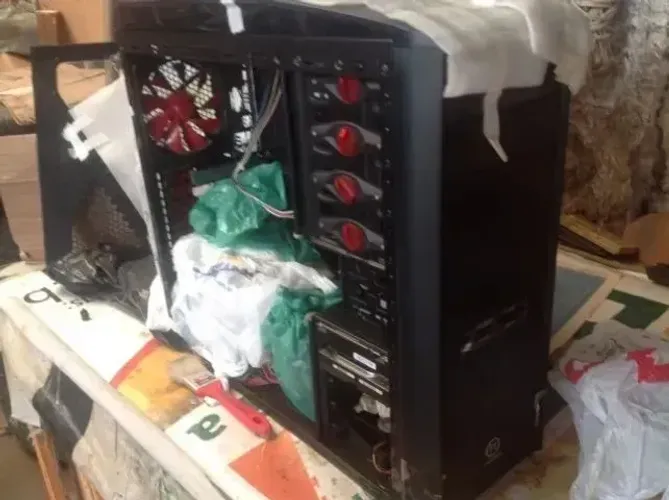 Gabinete Gamer preto referência 1592 - usado porem conservado. Esta Sem Fonte.