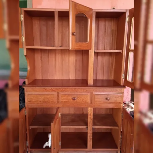 Vende-se armário de cozinha em madeira de lei