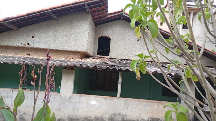 Casa grande 4 dormitórios em Sabará 