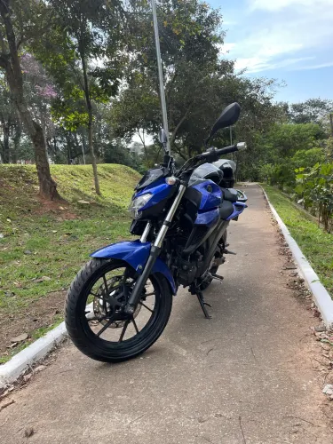 Fazer 250 com manual e chave reserva