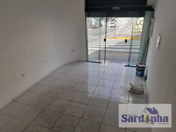 Salão Comercial de 30m² em Jardim Maria Rosa - Taboão da Serra: a Locação por R$ 1.500,00
