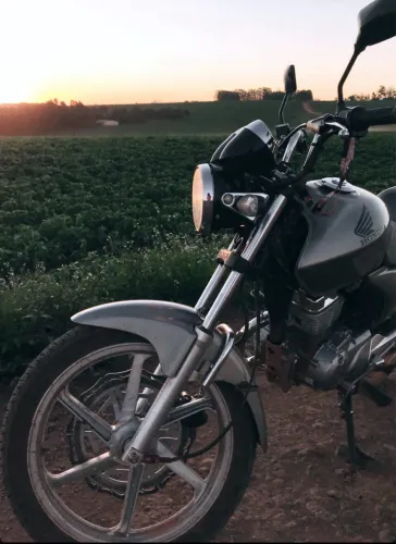 Vendo 150 completa. 