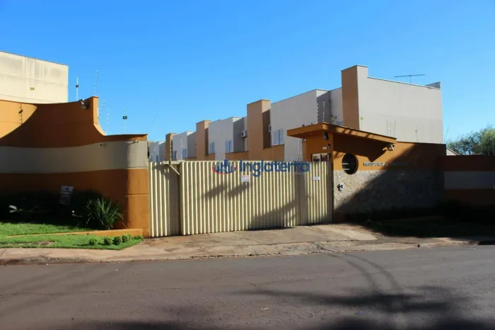 Sobrado com 3 quartos para alugar, 126 m² por R$ 4.000/mês - Condomínio Residencial Gracio