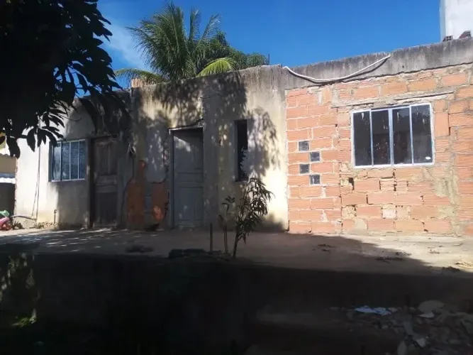 VENDE-SE, TERRENO COM 300M COM 12,00 DE FRENTE POR 25,00 DE FUNDOS, COM UMA LAJE DE 110M