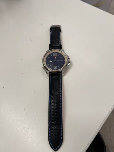 Relógio Tommy Hilfiger em aço com pulseira de couro - lindo