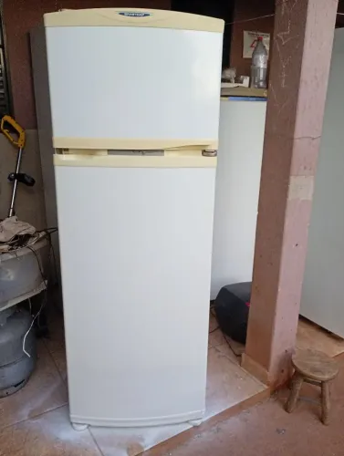 Vendo geladeira Brastemp Frost Free 330 litros
