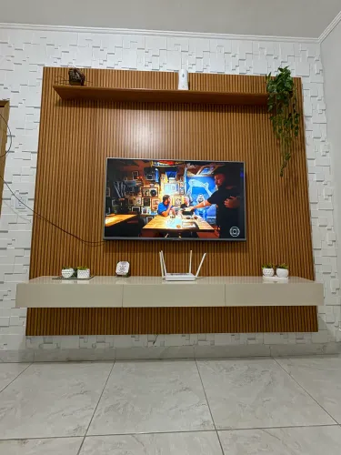 Rack com Painel Ripado para TV até 90 Polegadas