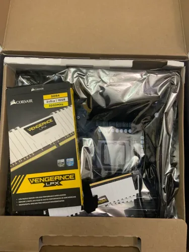 Kit i7 8700K + Z390M Gaming + 16gb Corsair Vengeance 3000mhz