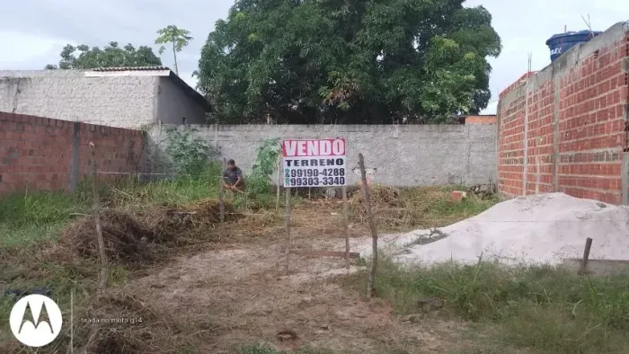 TAMANHO: 81m². LOCALIZAÇÃO: Rua Paulo Afonso, S/N, Bairro Kennedy, Alagoinhas / BA. MEDI