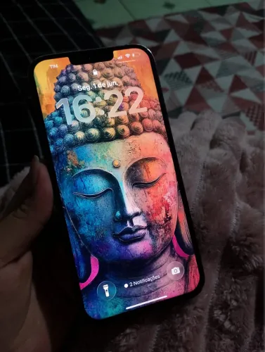 iPhone 14 Plus com avaria na carcaça 