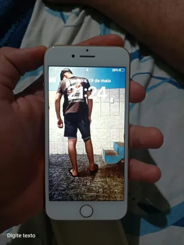 Vendo iPhone 8 normal tudo top bateria 100 ele ta top