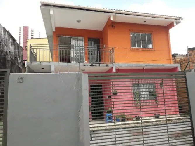 Casa térrea 2/4, sendo 1 suíte, Pariquis com Generalissimo,Vila Margarida.