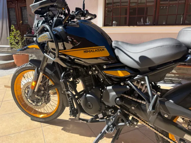 Himalayan 450 Hanle Black Tubeless