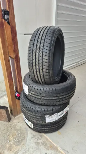 Jogo de pneu Bridgestone aro 17
