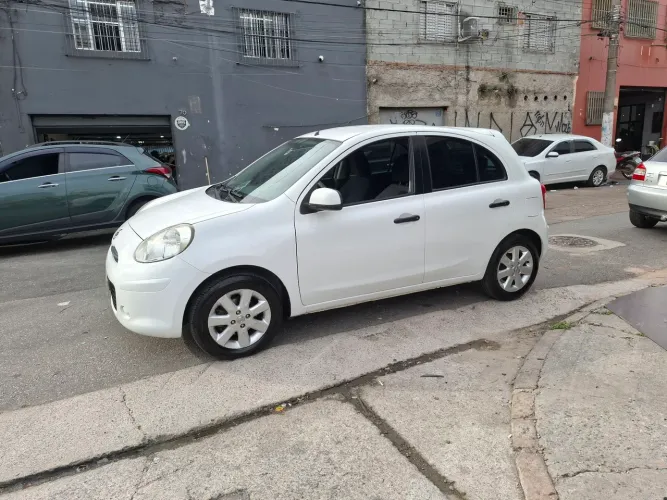 Nissan March SV 1.6 16V Flex Fuel 2013