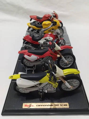Miniatura Maisto moto 16 motos