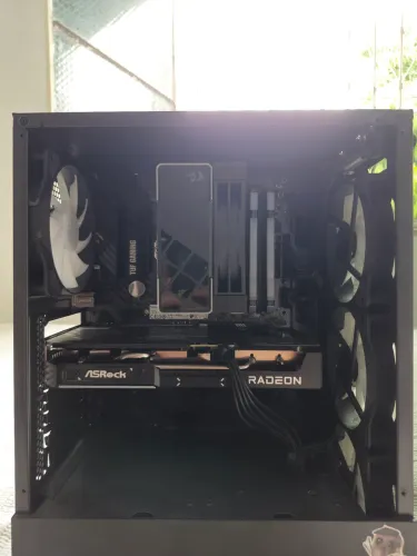 PC GAMER - RX 9060 XT 8GB + RYZEN 5 5600 | 32GB RAM