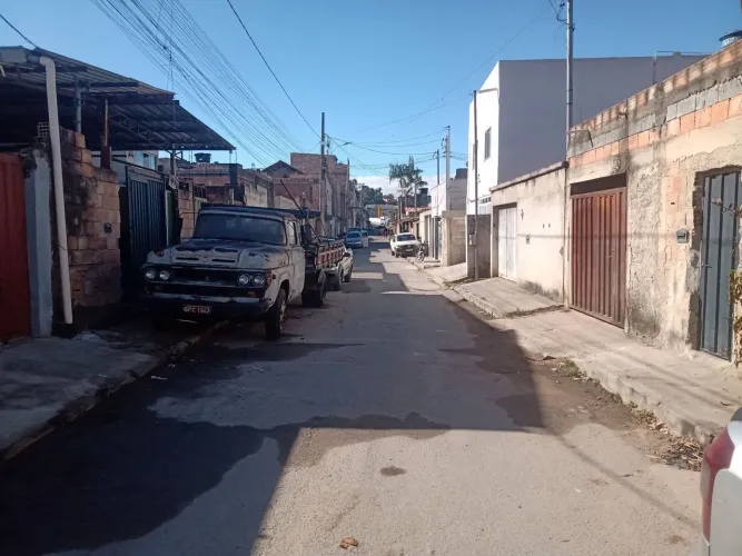 Vende se essa casa bairro bom jesus com localização de padarias e uns Cemei escolas