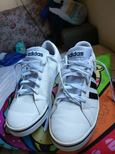 Tênis Adidas apenas um uso perfeito estado vai na caixa
