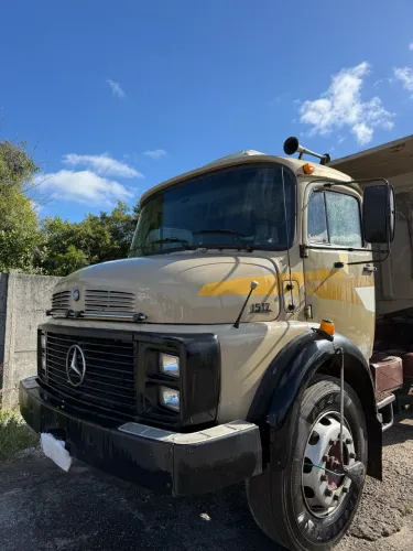 Mercedes bens 1517 caçamba reduzido
