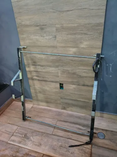 Vendo bagageiro com suporte para escada
