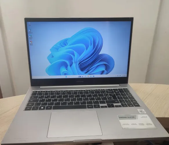 Notebook Samsung Np550x Core i3/SSD 480/ Tela Full HD 15.6/DDR4 4gb/