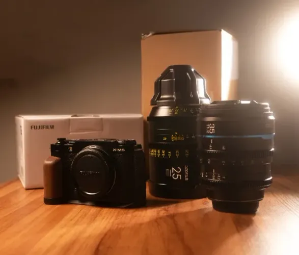 FUJIFILM X-M5 CINEMA KIT | DZOFilm Vespid 25mm T2.1 + Sirui Night Walker 35mm T1.2