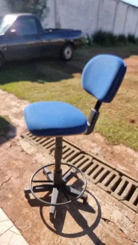 Cadeira  caixa alta  atendimento balcão caixa com pistão hidraulico base relax conservada