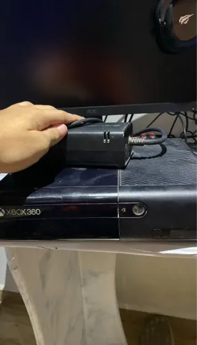XBOX 360 + 3 CONTROLES