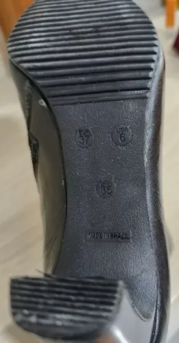 Bota feminina cano curto couro
