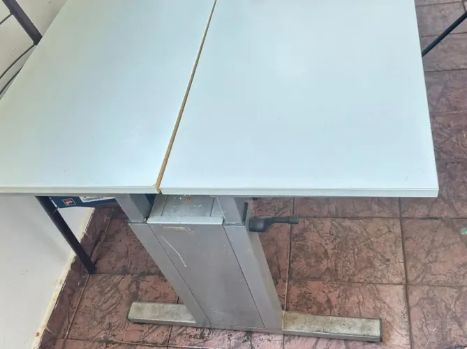 Escrivaninha Branca / Mesa de Escritório - 85 x 75 cm 