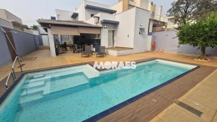 Casa em Condomínio Fechado com 4 quartos à venda, 309 m² por R$ 1.800.000 - Chácaras Odete