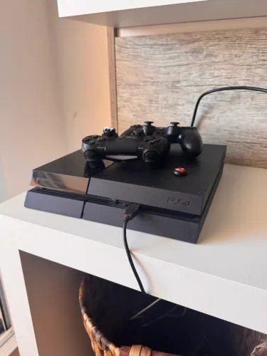 Playstation 4 Fat 500 GB + controle dualshock 4 + cabos + FIFA 23