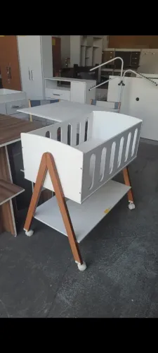 Mini berço usado(OBS:Leia a descrição)
