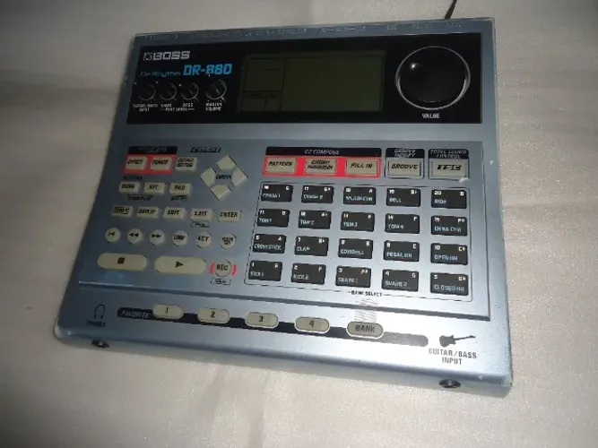 Bateria Eletrônica Boss Dr880 Em Perfeito Funcionamento