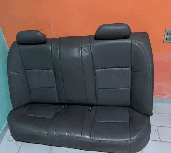 Banco traseiro Corolla em couro ! R$400,00