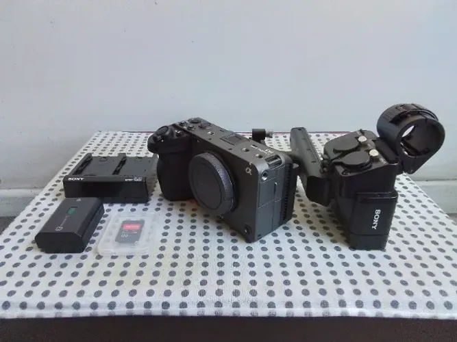 Kit Câmera FX3 + Handle + Cartão - Zerada, Nova na Caixa, direto da loja